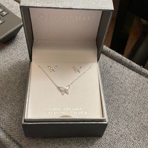 Necklace/earrings set